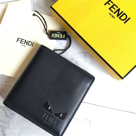 fendi 三つ折り財布 メンズ|FENDI(フェンディ) 折りたたみ財布(メンズ) .